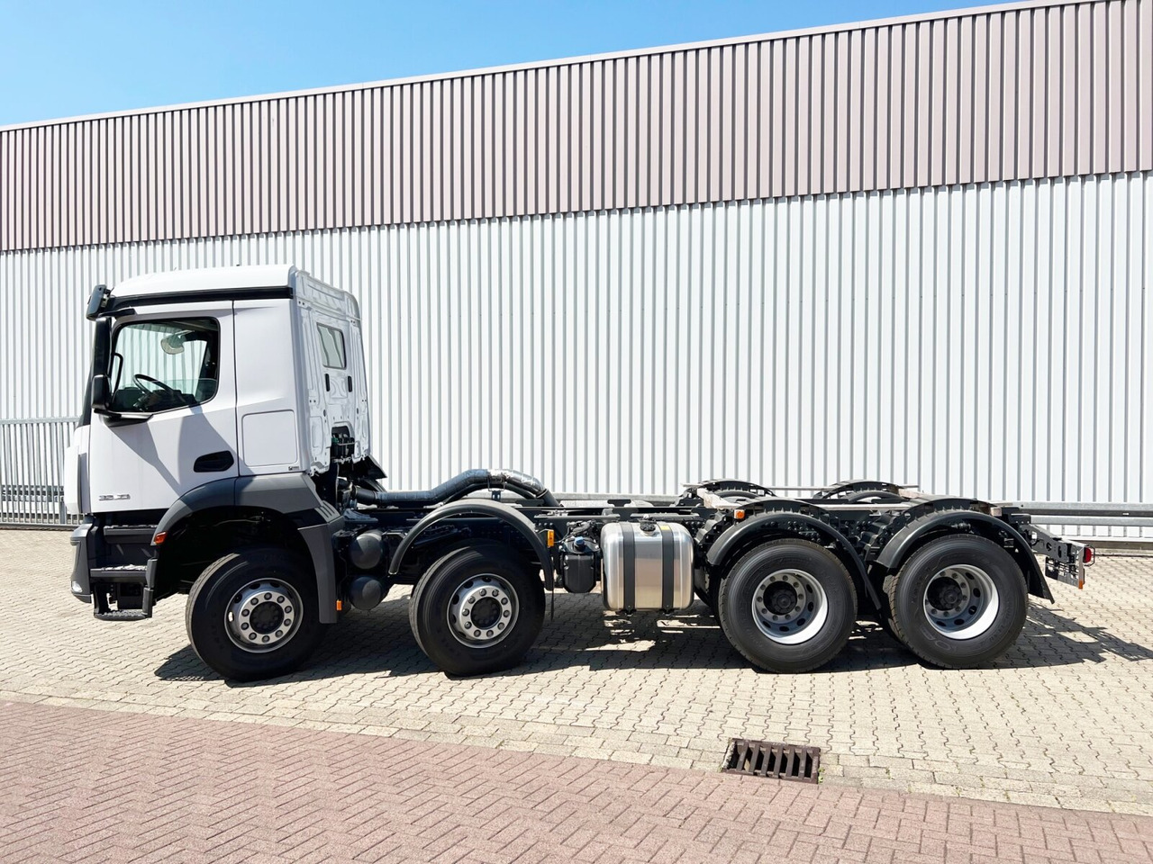 Mercedes-Benz Arocs 3240 8x4 Arocs 3240 8x4, 9/10m³ Mischer - Concrete mixer truck: picture 2 Mercedes-Benz Arocs 3240 8x4 Arocs 3240 8x4, 9/10m³ Mischer - Concrete mixer truck: picture 2