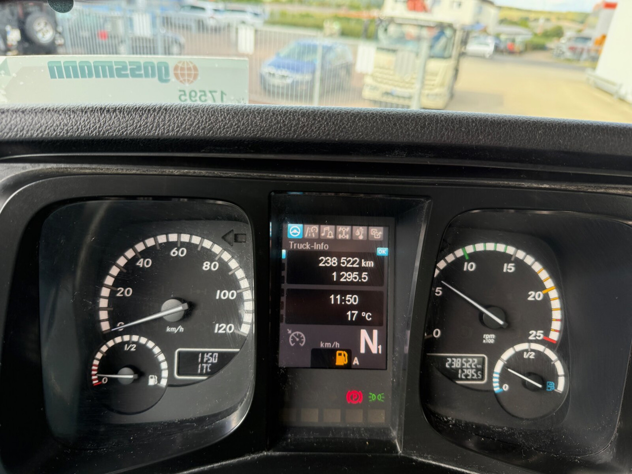 Mercedes-Benz Arocs 3240 8x4 Arocs 3240 8x4, 9 cbm Liebherr HTM 904 F - Concrete mixer truck: picture 4 Mercedes-Benz Arocs 3240 8x4 Arocs 3240 8x4, 9 cbm Liebherr HTM 904 F - Concrete mixer truck: picture 4