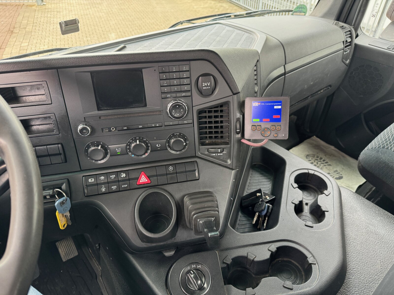 Mercedes-Benz Arocs 3243 LK 8x4/4 Arocs 3243 LK 8x4/4, Motorabtrieb - Hook lift truck: picture 5 Mercedes-Benz Arocs 3243 LK 8x4/4 Arocs 3243 LK 8x4/4, Motorabtrieb - Hook lift truck: picture 5