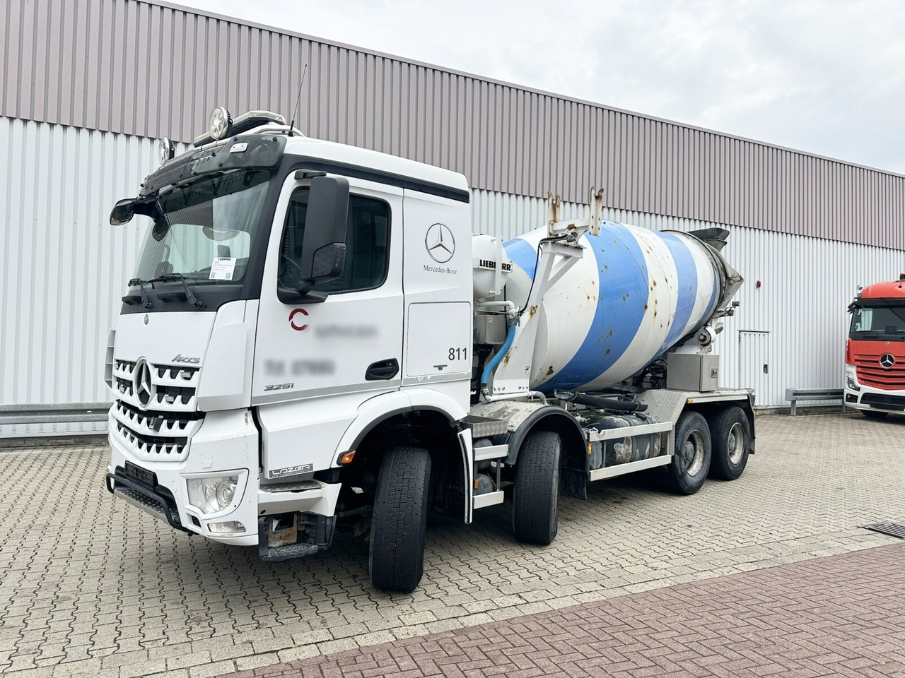 Mercedes-Benz Arocs 3251 8x4/4 Arocs 3251 8x4/4, Betonmischer Liebherr ca. 9m³ - Concrete mixer truck: picture 1 Mercedes-Benz Arocs 3251 8x4/4 Arocs 3251 8x4/4, Betonmischer Liebherr ca. 9m³ - Concrete mixer truck: picture 1