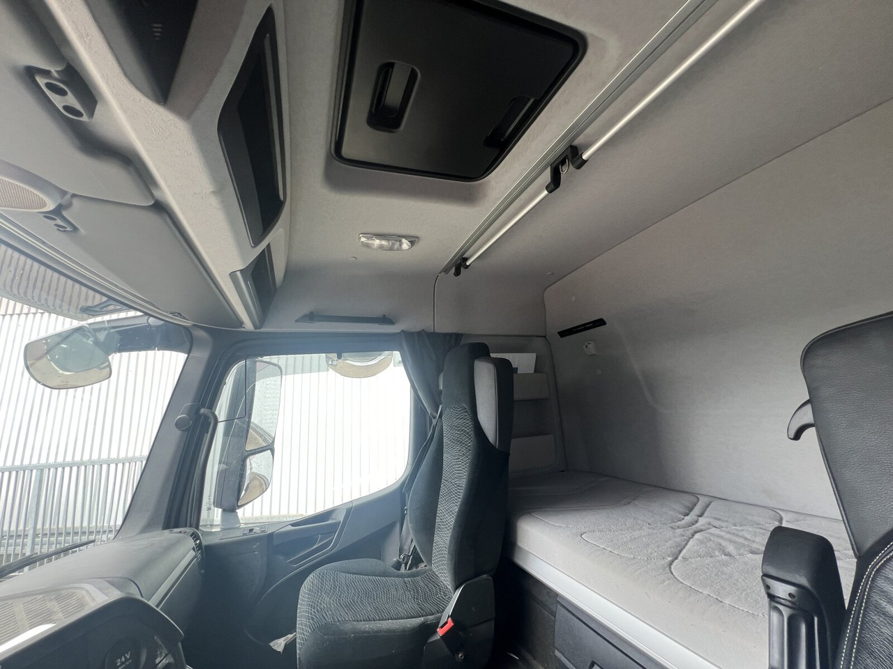 Mercedes-Benz Arocs 3253 K 8x4/4 Arocs 3253 K 8x4/4, Retarder - Hook lift truck: picture 5 Mercedes-Benz Arocs 3253 K 8x4/4 Arocs 3253 K 8x4/4, Retarder - Hook lift truck: picture 5