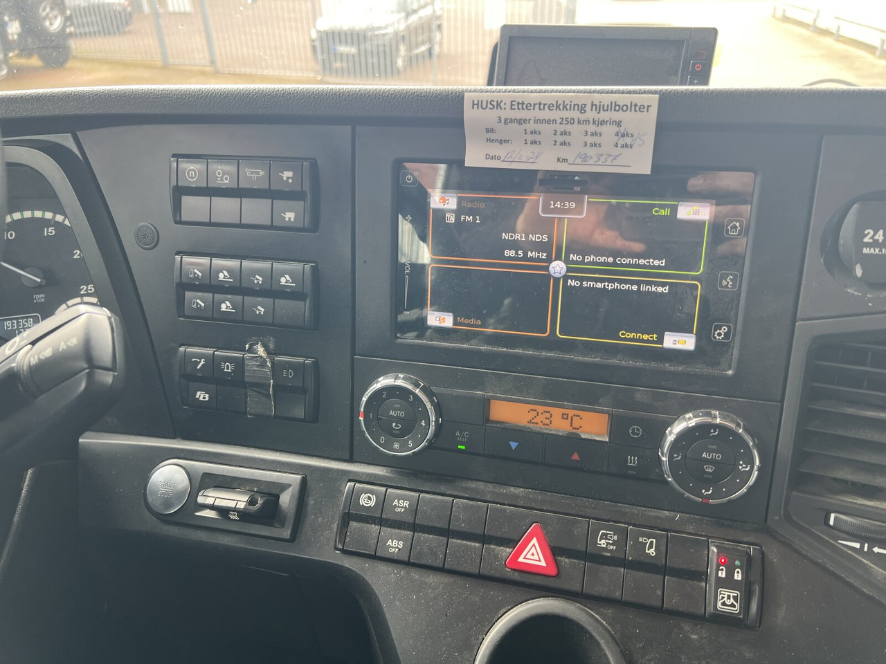 Mercedes-Benz Arocs 3253 K 8x4/4 Arocs 3253 K 8x4/4, Retarder - Hook lift truck: picture 3 Mercedes-Benz Arocs 3253 K 8x4/4 Arocs 3253 K 8x4/4, Retarder - Hook lift truck: picture 3