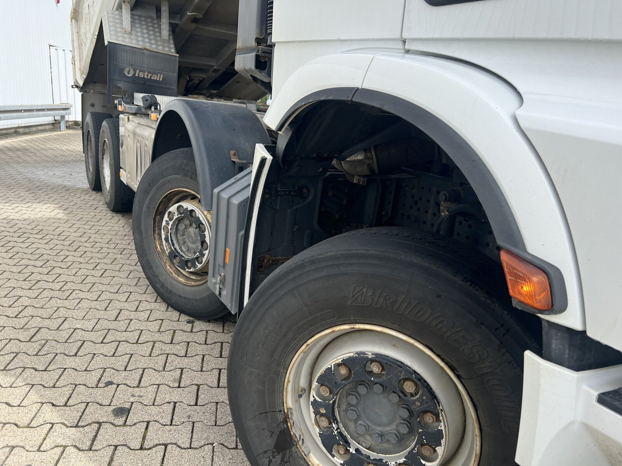 Mercedes-Benz Arocs 3253 K 8x4/4 Arocs 3253 K 8x4/4, Retarder, Stahlmulde ca. 15m³, hydr. Heckklappenöffnung on lease Mercedes-Benz Arocs 3253 K 8x4/4 Arocs 3253 K 8x4/4, Retarder, Stahlmulde ca. 15m³, hydr. Heckklappenöffnung: picture 15 Mercedes-Benz Arocs 3253 K 8x4/4 Arocs 3253 K 8x4/4, Retarder, Stahlmulde ca. 15m³, hydr. Heckklappenöffnung on lease Mercedes-Benz Arocs 3253 K 8x4/4 Arocs 3253 K 8x4/4, Retarder, Stahlmulde ca. 15m³, hydr. Heckklappenöffnung: picture 15