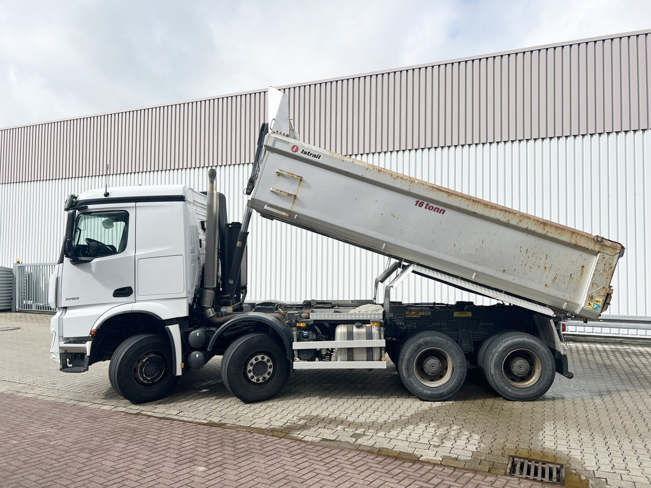 Mercedes-Benz Arocs 3253 K 8x4/4 Arocs 3253 K 8x4/4, Retarder, Stahlmulde ca. 15m³, hydr. Heckklappenöffnung on lease Mercedes-Benz Arocs 3253 K 8x4/4 Arocs 3253 K 8x4/4, Retarder, Stahlmulde ca. 15m³, hydr. Heckklappenöffnung: picture 12 Mercedes-Benz Arocs 3253 K 8x4/4 Arocs 3253 K 8x4/4, Retarder, Stahlmulde ca. 15m³, hydr. Heckklappenöffnung on lease Mercedes-Benz Arocs 3253 K 8x4/4 Arocs 3253 K 8x4/4, Retarder, Stahlmulde ca. 15m³, hydr. Heckklappenöffnung: picture 12
