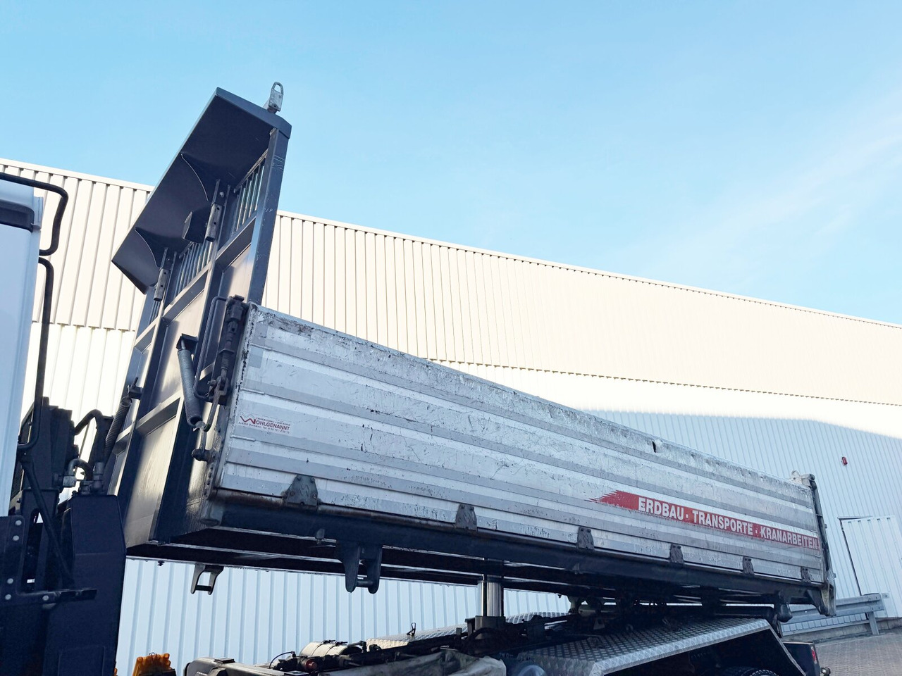 Mercedes-Benz Arocs 3351 AK 6x6 Arocs 3351 AK 6x6, Retarder, Grounder, Motorabtrieb, pneum. Heckklappenöffnung - Tipper: picture 2 Mercedes-Benz Arocs 3351 AK 6x6 Arocs 3351 AK 6x6, Retarder, Grounder, Motorabtrieb, pneum. Heckklappenöffnung - Tipper: picture 2