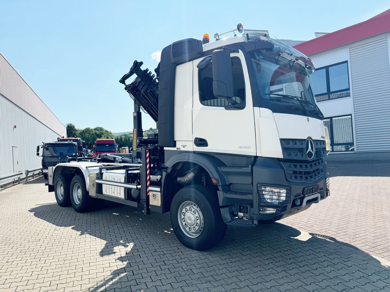 Hook lift truck, Crane truck Mercedes-Benz Arocs 3351 AK 6x6 Arocs 3351 AK 6x6, Retarder, Navi, Grounder, Kran Atlas AK 190.2E, Funk: picture 11