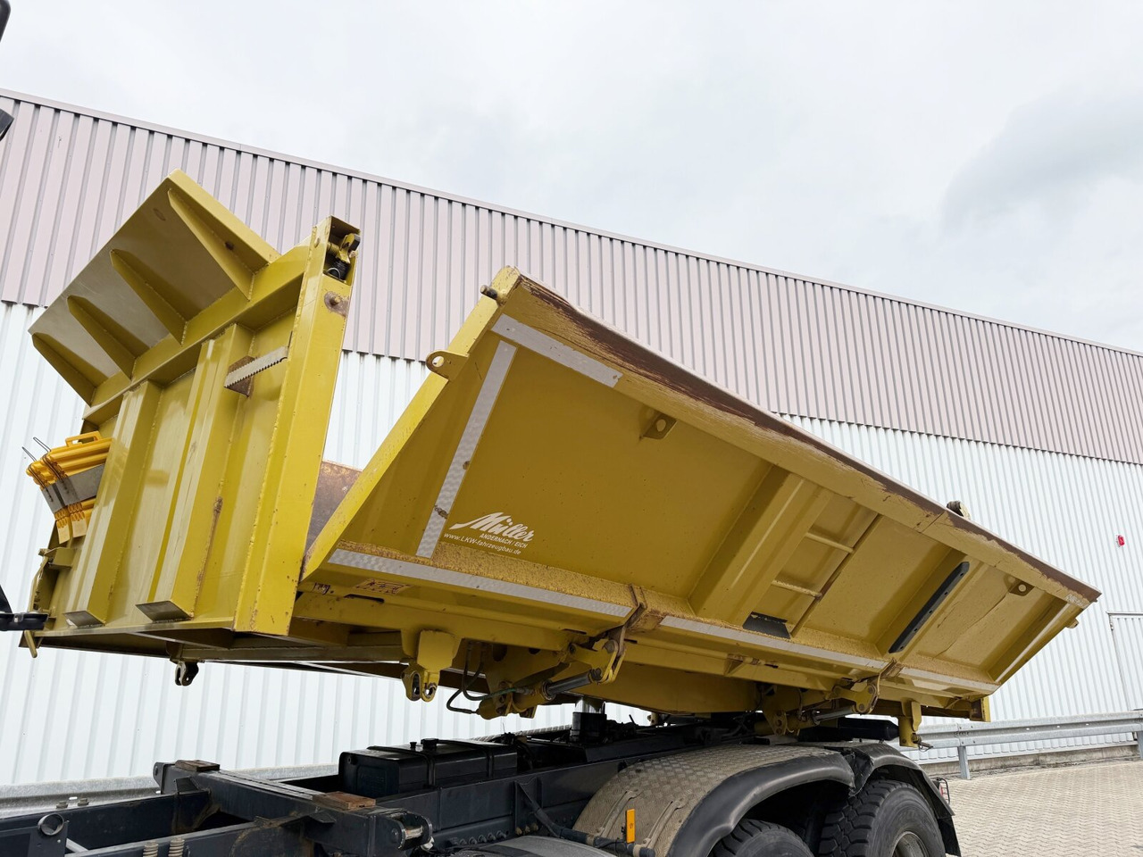 Tipper Mercedes-Benz Arocs 3363 K 6x4 Arocs 3363 K 6x4, Grounder, Turbo-Retarder-Kupplung, Bordmatik: picture 15