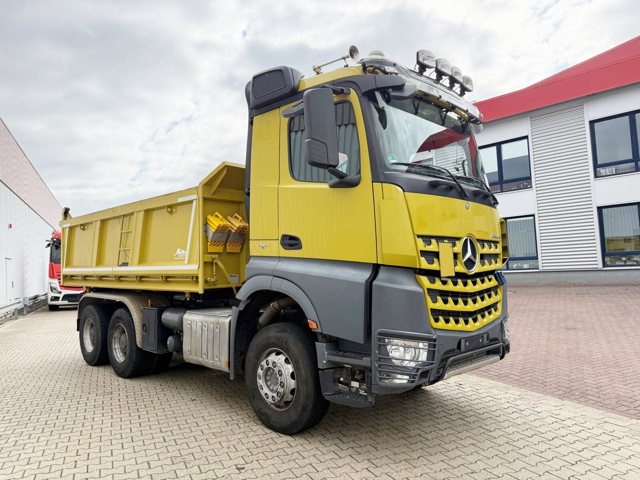 Tipper Mercedes-Benz Arocs 3363 K 6x4 Arocs 3363 K 6x4, Grounder, Turbo-Retarder-Kupplung, Bordmatik: picture 10