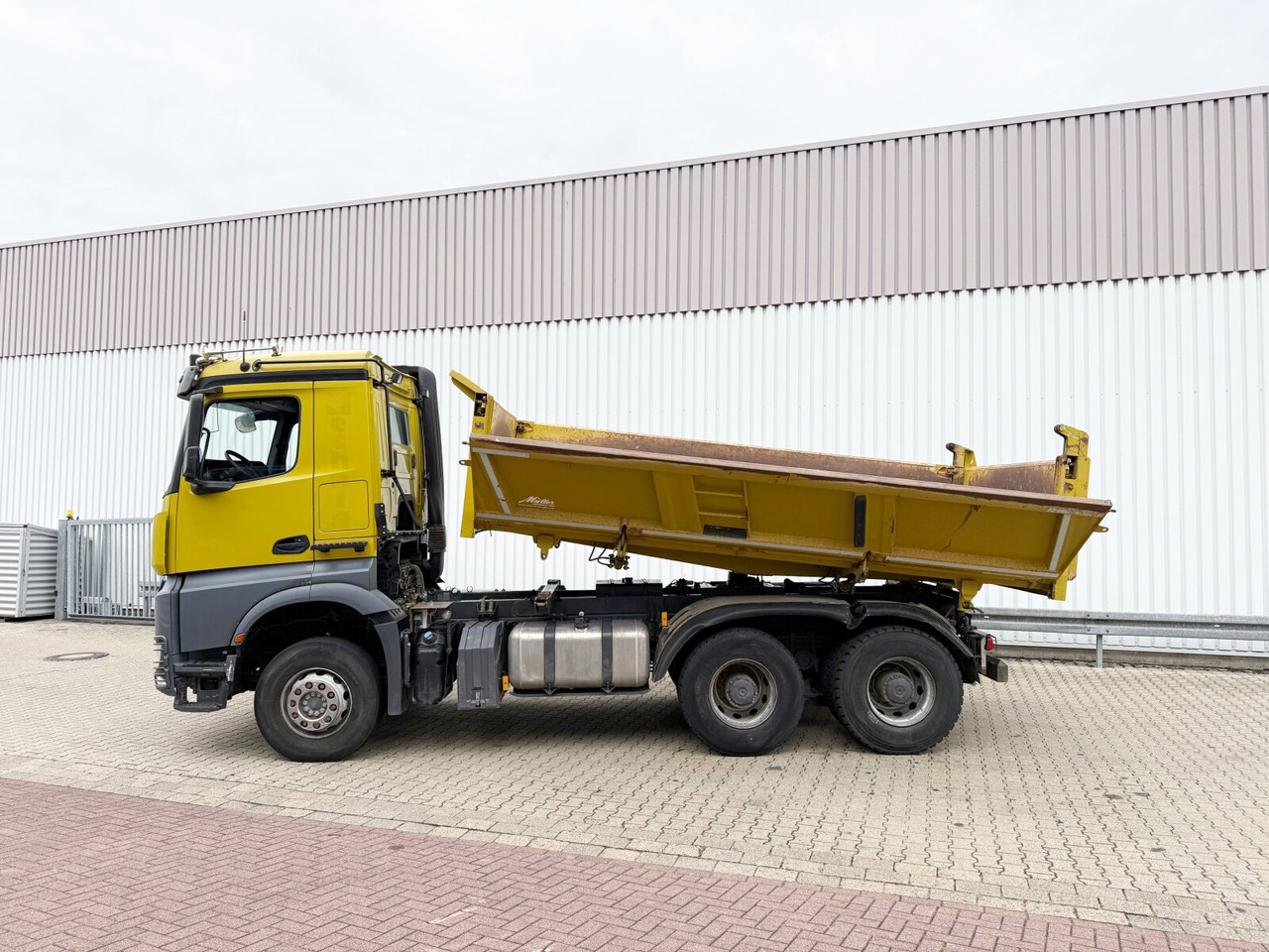 Tipper Mercedes-Benz Arocs 3363 K 6x4 Arocs 3363 K 6x4, Grounder, Turbo-Retarder-Kupplung, Bordmatik: picture 14