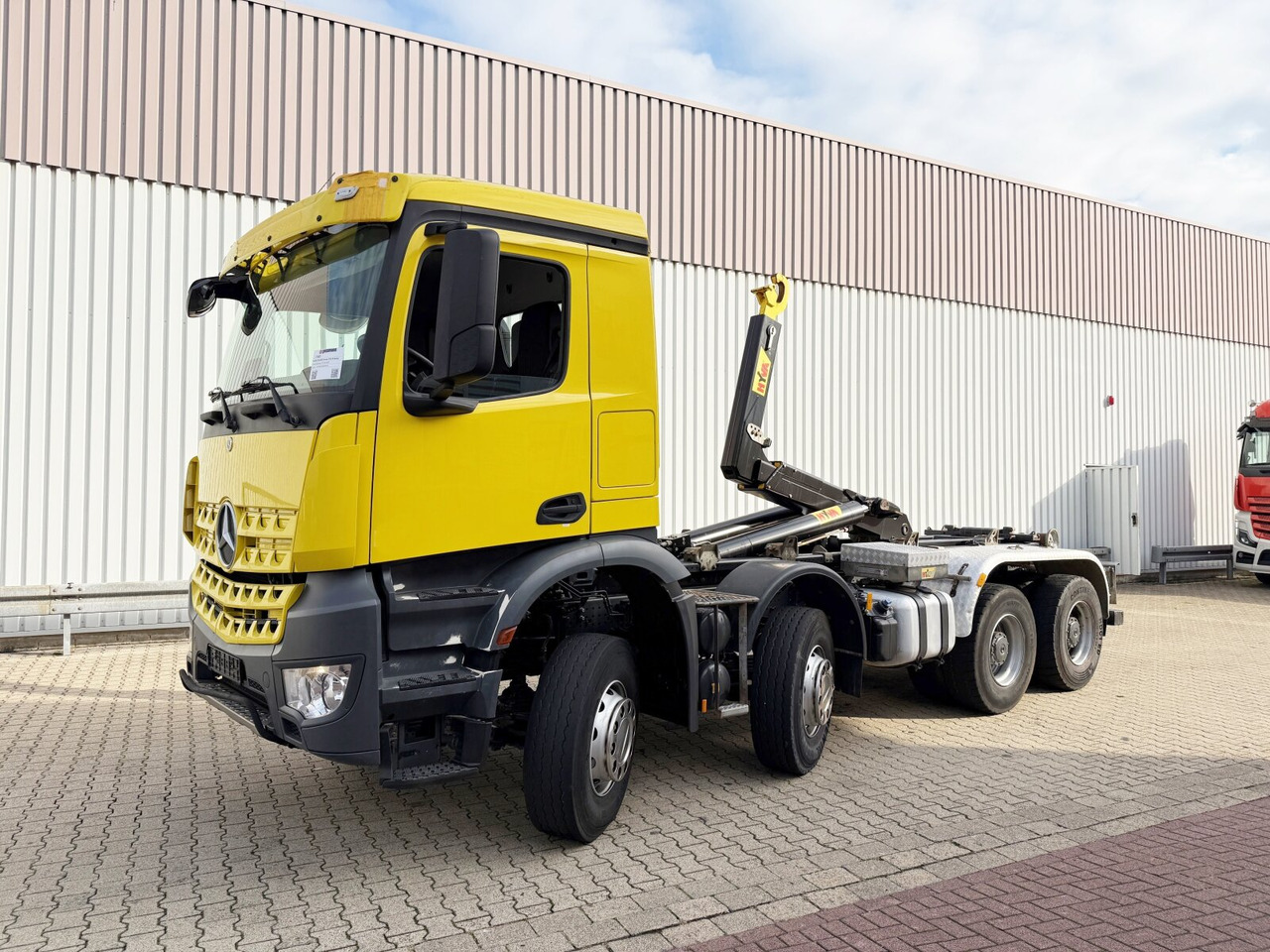 Mercedes-Benz Arocs 4142 B 8x4/4 Arocs 4142 B 8x4/4, Grounder, MultimediaCockpit, Motorabtrieb - Hook lift truck: picture 1 Mercedes-Benz Arocs 4142 B 8x4/4 Arocs 4142 B 8x4/4, Grounder, MultimediaCockpit, Motorabtrieb - Hook lift truck: picture 1