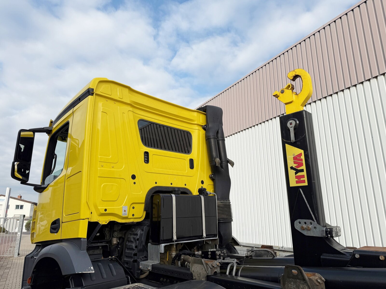 Mercedes-Benz Arocs 4142 B 8x4/4 Arocs 4142 B 8x4/4, Grounder, MultimediaCockpit, Motorabtrieb - Hook lift truck: picture 2 Mercedes-Benz Arocs 4142 B 8x4/4 Arocs 4142 B 8x4/4, Grounder, MultimediaCockpit, Motorabtrieb - Hook lift truck: picture 2