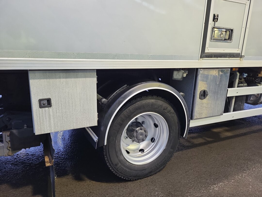 Mercedes-Benz Atego 1330 4x4 Atego 1330 4x4, Iso-Koffer mit Heizung und LBW - Box truck: picture 5 Mercedes-Benz Atego 1330 4x4 Atego 1330 4x4, Iso-Koffer mit Heizung und LBW - Box truck: picture 5