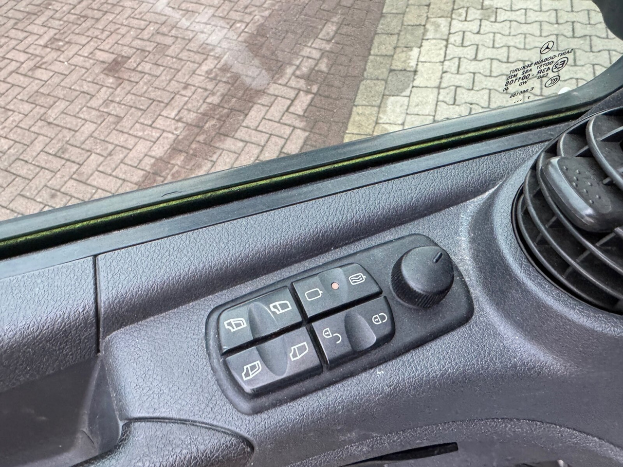 Dropside/ Flatbed truck Mercedes-Benz Atego 1530 L 4x2 Atego 1530 L 4x2 mit LBW Dhollandia: picture 5