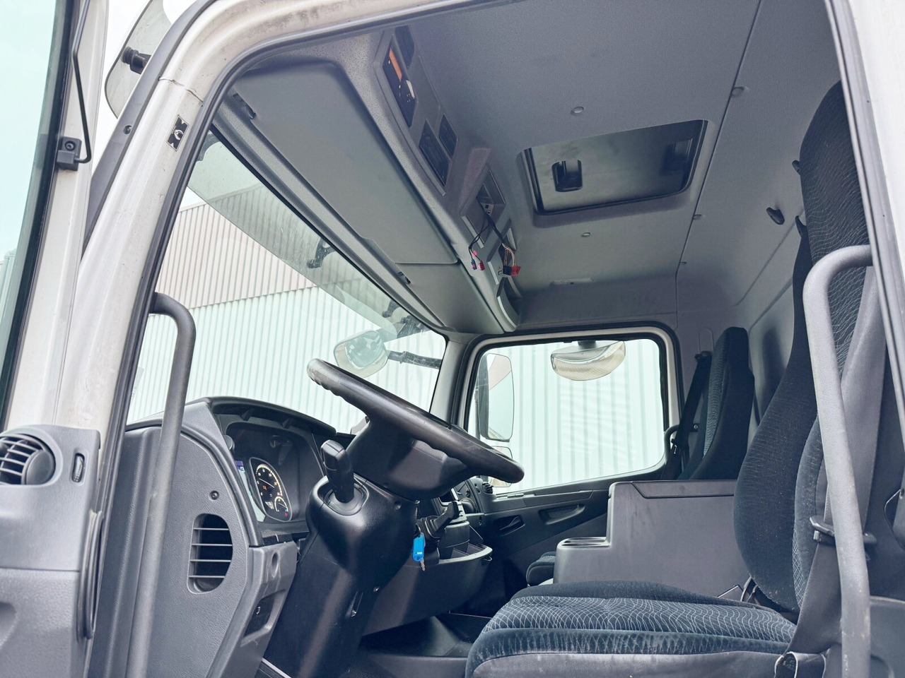 Mercedes-Benz Atego 1530 L 4x2 Atego 1530 L 4x2 mit LBW Dhollandia - Dropside/ Flatbed truck: picture 2 Mercedes-Benz Atego 1530 L 4x2 Atego 1530 L 4x2 mit LBW Dhollandia - Dropside/ Flatbed truck: picture 2