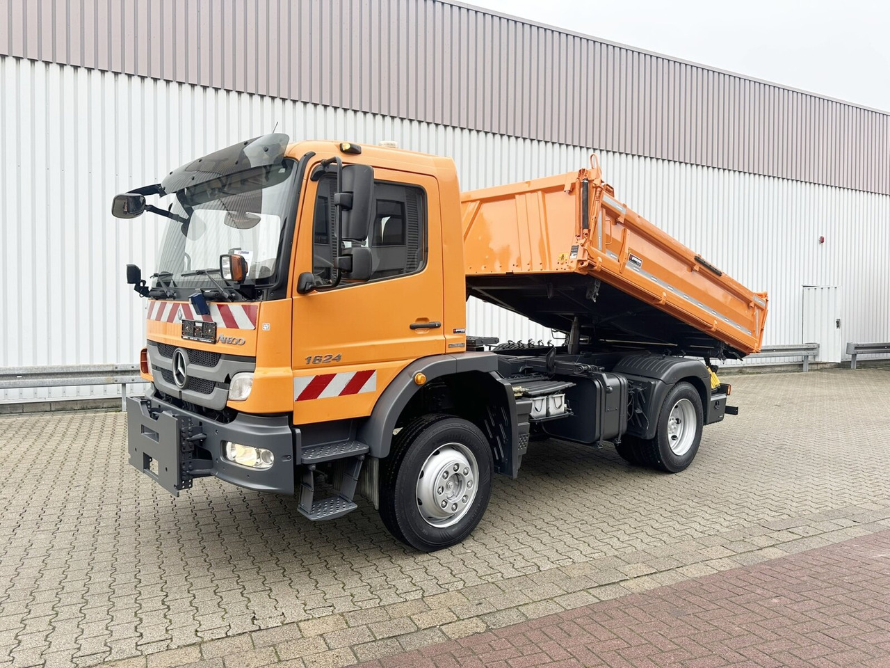 Mercedes-Benz Atego 1624 AK 4x4 Atego 1624 AK 4x4, AT-Motor, Winterdienstausstattung - Tipper, Crane truck: picture 1 Mercedes-Benz Atego 1624 AK 4x4 Atego 1624 AK 4x4, AT-Motor, Winterdienstausstattung - Tipper, Crane truck: picture 1