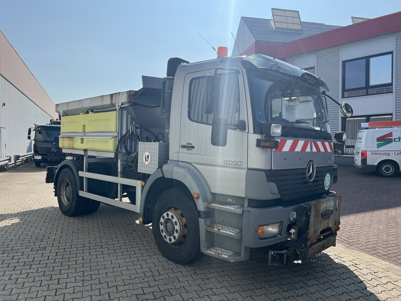 Mercedes-Benz Atego 1828 L 4x2 Atego 1828 L 4x2,Rechtslenker, Winterdienstplatte - Cab chassis truck: picture 5 Mercedes-Benz Atego 1828 L 4x2 Atego 1828 L 4x2,Rechtslenker, Winterdienstplatte - Cab chassis truck: picture 5
