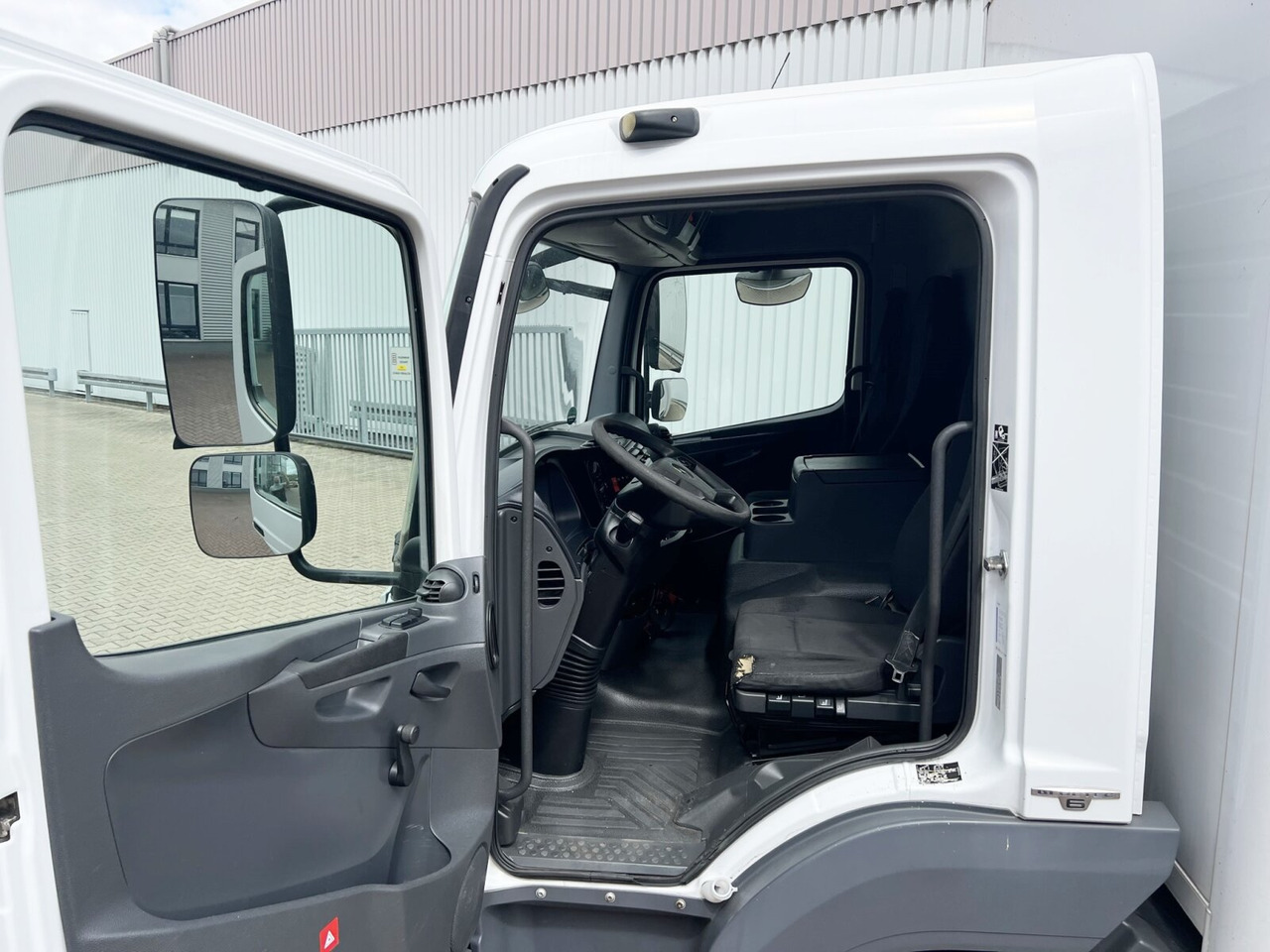 Mercedes-Benz Atego 816 4x2 Atego 816 4x2, LBW - Box truck: picture 5 Mercedes-Benz Atego 816 4x2 Atego 816 4x2, LBW - Box truck: picture 5