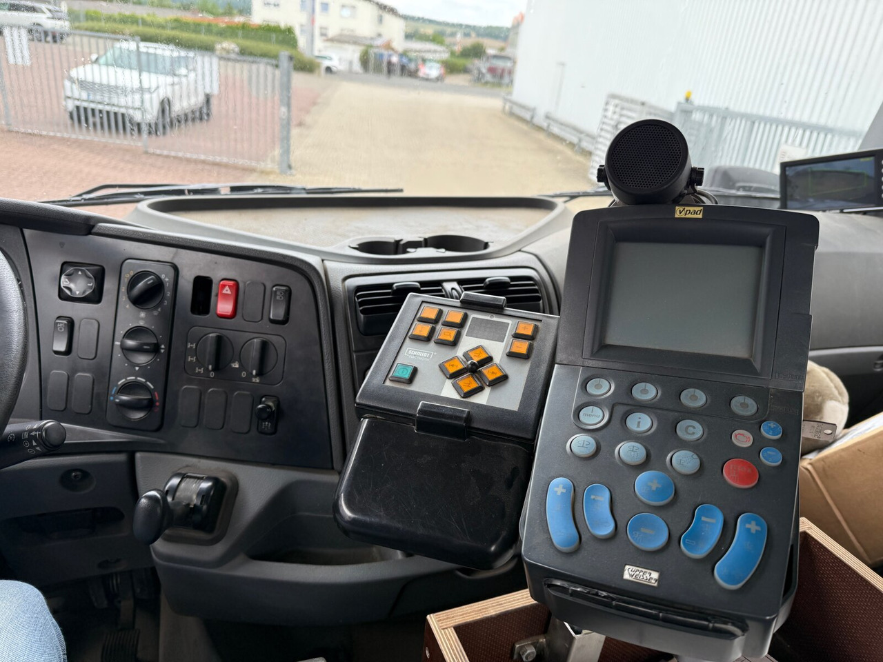 Skip loader truck Mercedes-Benz Axor 1824 AK 4x4 Axor 1824 AK 4x4, Tele-Absetzer, Winterdienstausstattung: picture 6