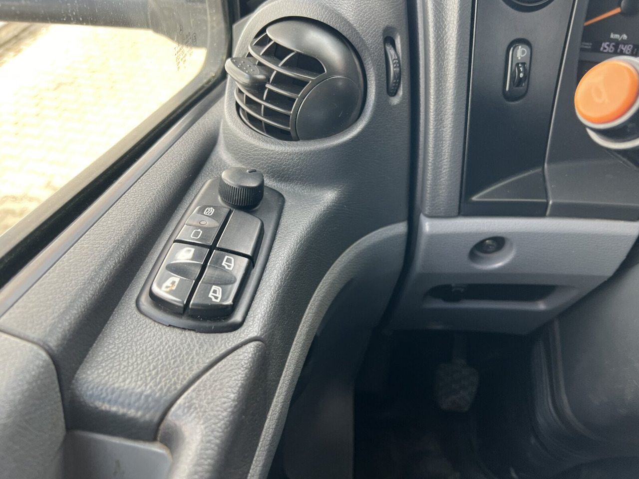 Crane truck, Dropside/ Flatbed truck Mercedes-Benz Axor 1828 A 4x4 Axor 1828 A 4x4 mit Kran Hiab XS 166 E-5: picture 6