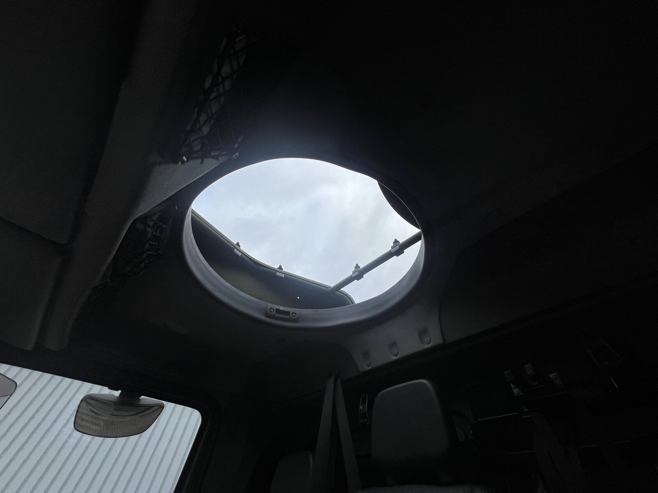 Mercedes-Benz Axor 1829 A 4x4 Axor 1829 A 4x4, Ex- - Dropside/ Flatbed truck: picture 5 Mercedes-Benz Axor 1829 A 4x4 Axor 1829 A 4x4, Ex- - Dropside/ Flatbed truck: picture 5