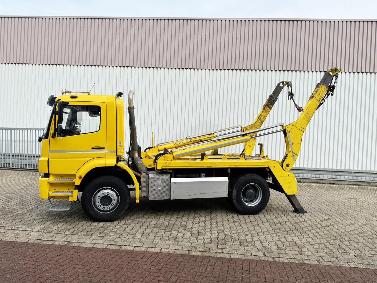 Skip loader truck Mercedes-Benz Axor 1833 K 4x2 Axor 1833 K 4x2, Gergen TAK 20 Tele-Absetzer: picture 13
