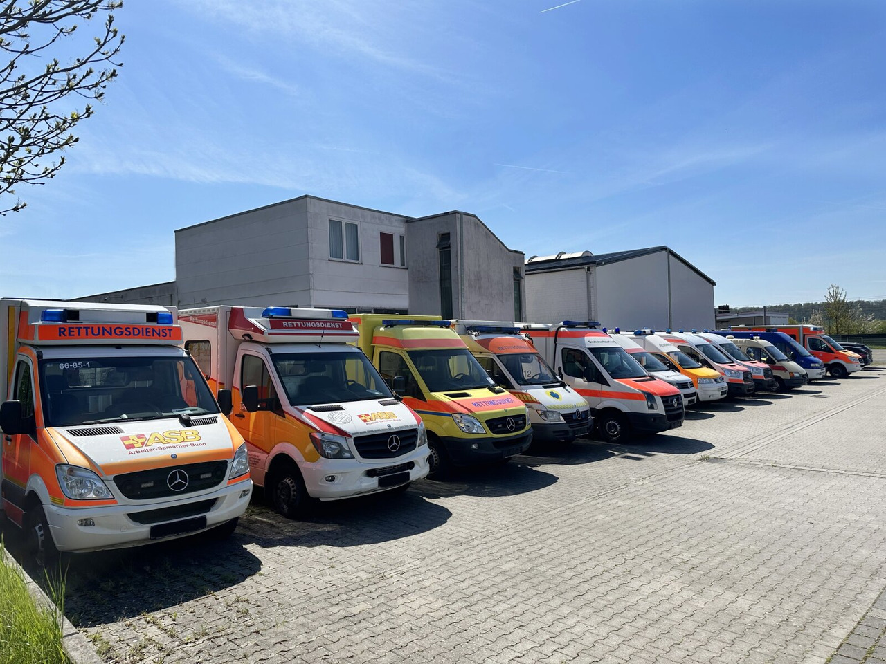 Mercedes-Benz Sprinter 516 CDI 4x4 Sprinter 516 CDI 4x4, Rettungswagen - Panel van: picture 2 Mercedes-Benz Sprinter 516 CDI 4x4 Sprinter 516 CDI 4x4, Rettungswagen - Panel van: picture 2