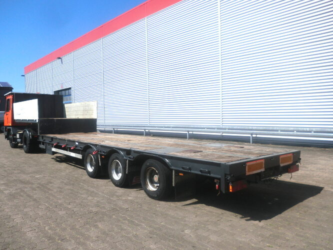 Schwarzmüller STP 3/ZV-N STP 3/ZV-N, 3-Achse nachlaufgelenkt, mit 6x Twist Lock - Low loader semi-trailer: picture 3 Schwarzmüller STP 3/ZV-N STP 3/ZV-N, 3-Achse nachlaufgelenkt, mit 6x Twist Lock - Low loader semi-trailer: picture 3