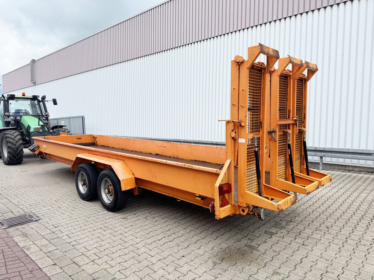 T 105 mit 3 Auffahrrampen T 105 mit 3 Auffahrrampen - Low loader trailer: picture 5 T 105 mit 3 Auffahrrampen T 105 mit 3 Auffahrrampen - Low loader trailer: picture 5