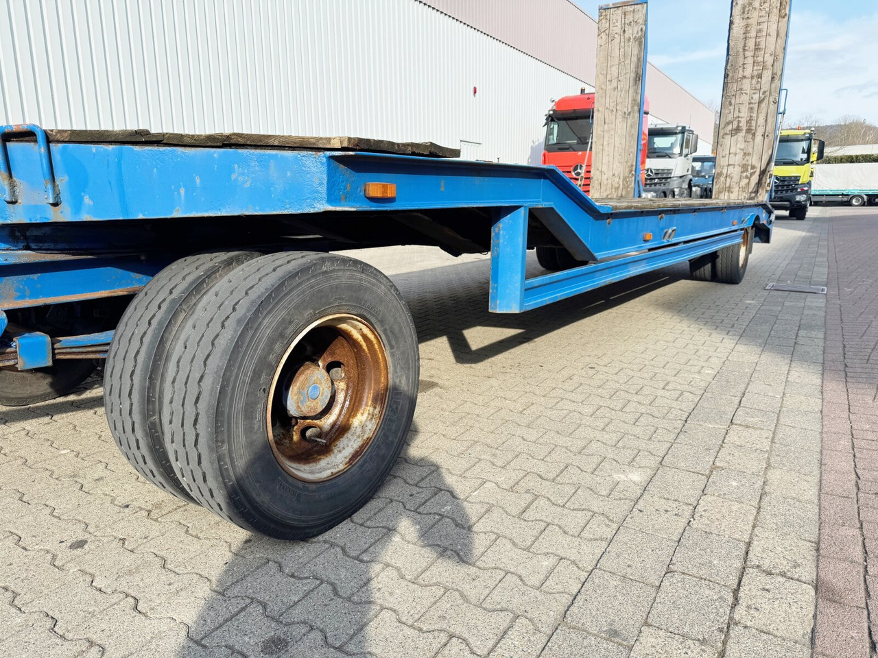 Low loader trailer for transportation of heavy machinery T2 T2: picture 10