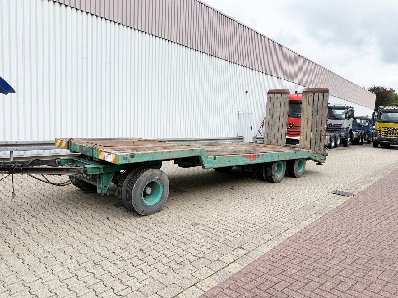 TA 30 TA 30, hydr. Rampen - Low loader trailer: picture 1 TA 30 TA 30, hydr. Rampen - Low loader trailer: picture 1