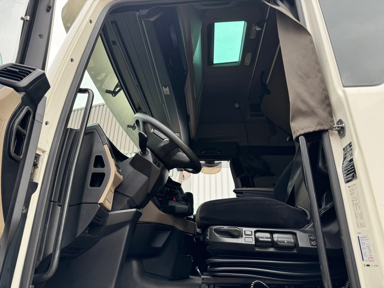 MAN TGX 33.510 6x4 BL SA TGX 33.510 6x4 BL SA, Retarder, GX-Fahrerhaus - Tractor unit: picture 2 MAN TGX 33.510 6x4 BL SA TGX 33.510 6x4 BL SA, Retarder, GX-Fahrerhaus - Tractor unit: picture 2