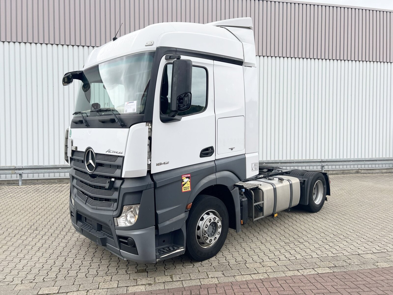Mercedes-Benz Actros 1842/45 LS 4x2 Actros 1842/45 LS 4x2, 3x VORHANDEN - Tractor unit: picture 1 Mercedes-Benz Actros 1842/45 LS 4x2 Actros 1842/45 LS 4x2, 3x VORHANDEN - Tractor unit: picture 1