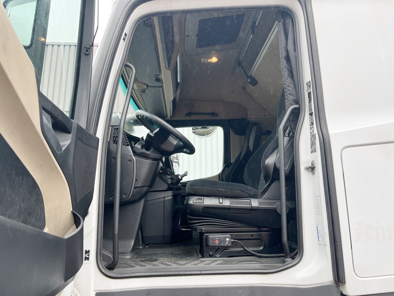 Mercedes-Benz Actros 1842/45 LS 4x2 Actros 1842/45 LS 4x2, 3x VORHANDEN - Tractor unit: picture 3 Mercedes-Benz Actros 1842/45 LS 4x2 Actros 1842/45 LS 4x2, 3x VORHANDEN - Tractor unit: picture 3