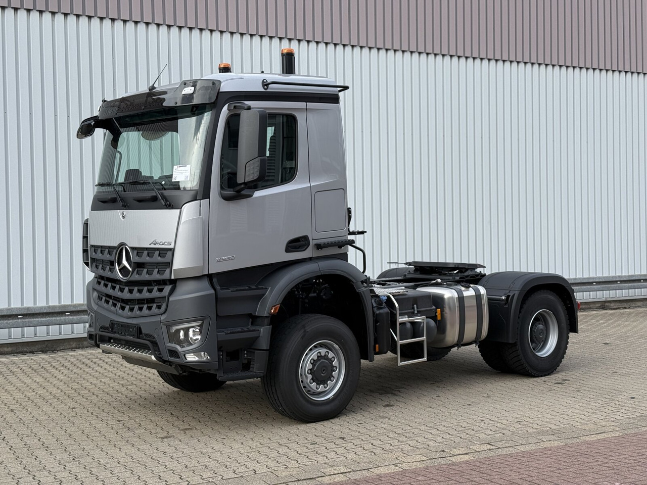 Mercedes-Benz Arocs 1853 AS 4x4 Arocs 1853 AS 4x4, Retarder, MultimediaCockpit, Navi - Tractor unit: picture 1 Mercedes-Benz Arocs 1853 AS 4x4 Arocs 1853 AS 4x4, Retarder, MultimediaCockpit, Navi - Tractor unit: picture 1