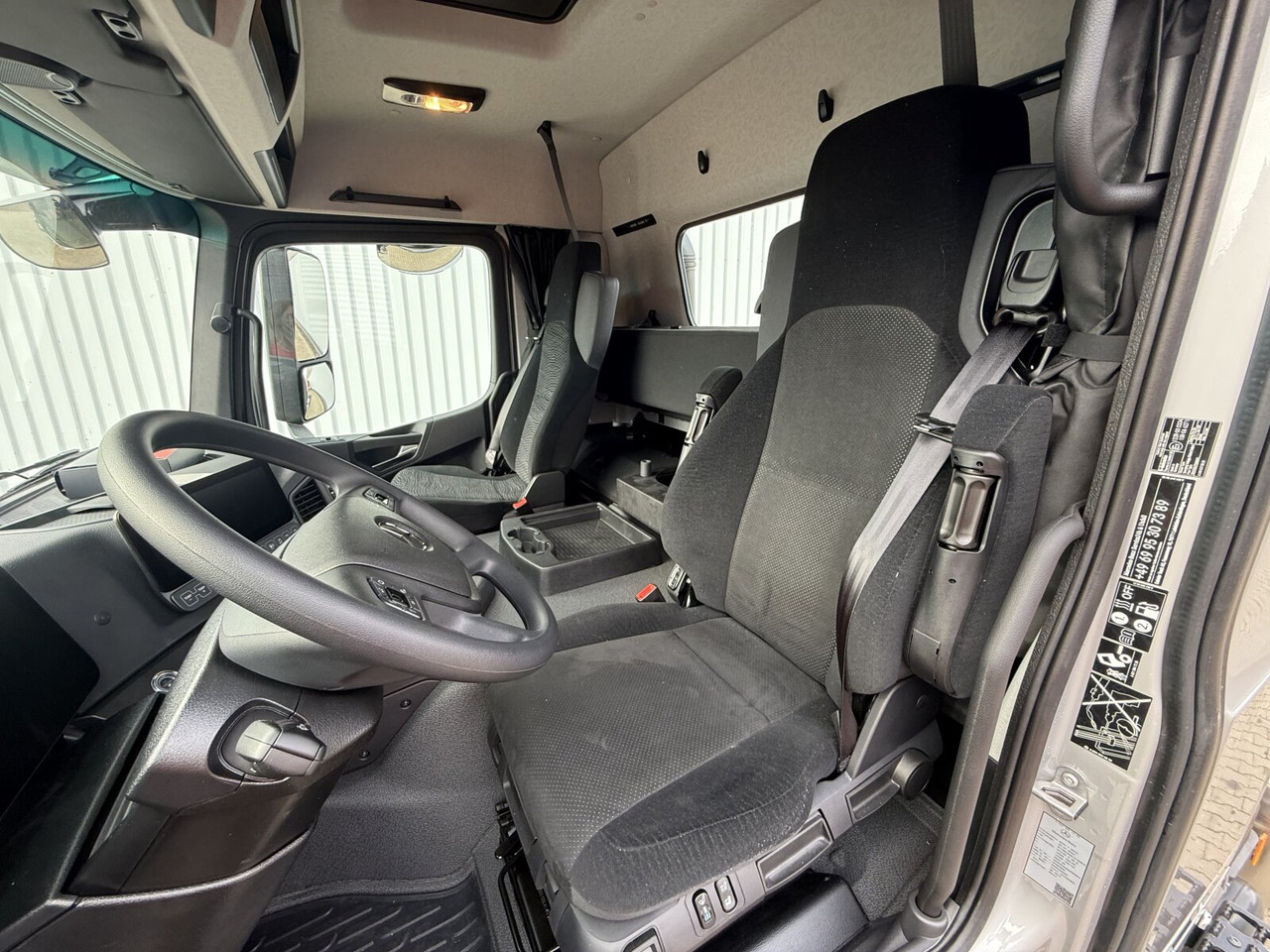 Mercedes-Benz Arocs 1853 AS 4x4 Arocs 1853 AS 4x4, Retarder, MultimediaCockpit, Navi - Tractor unit: picture 5 Mercedes-Benz Arocs 1853 AS 4x4 Arocs 1853 AS 4x4, Retarder, MultimediaCockpit, Navi - Tractor unit: picture 5