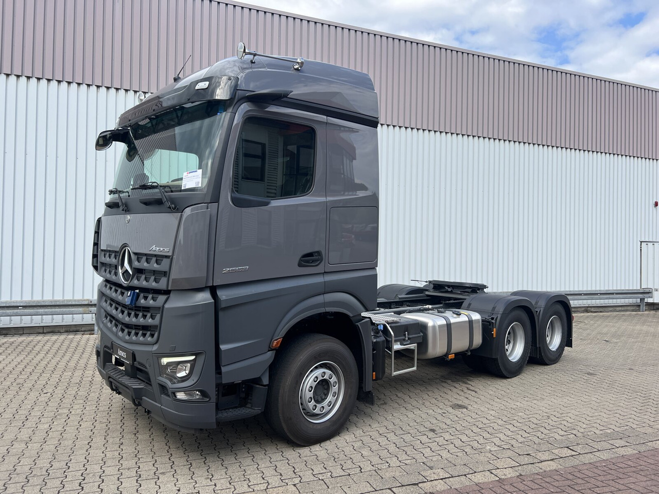 Mercedes-Benz Arocs 2653 LS 6x4 Arocs 2653 LS 6x4, Retarder, MirrorCam, MultimediaCockpit, Navi, LED - Tractor unit: picture 1 Mercedes-Benz Arocs 2653 LS 6x4 Arocs 2653 LS 6x4, Retarder, MirrorCam, MultimediaCockpit, Navi, LED - Tractor unit: picture 1