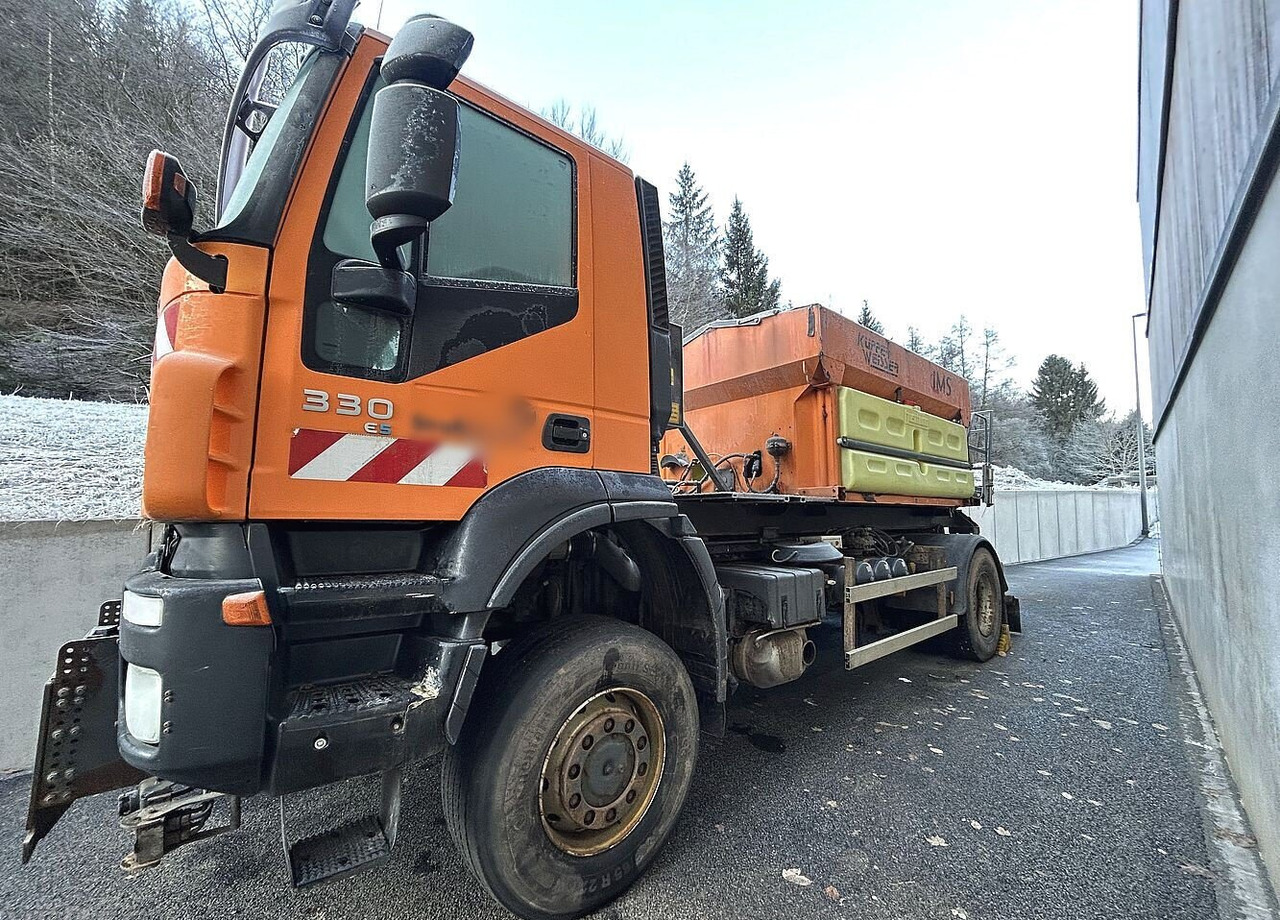 Trakker AD190T33WP 4x4 Trakker AD190T33WP 4x4, Winterdienstausstattung - Hook lift truck: picture 2 Trakker AD190T33WP 4x4 Trakker AD190T33WP 4x4, Winterdienstausstattung - Hook lift truck: picture 2