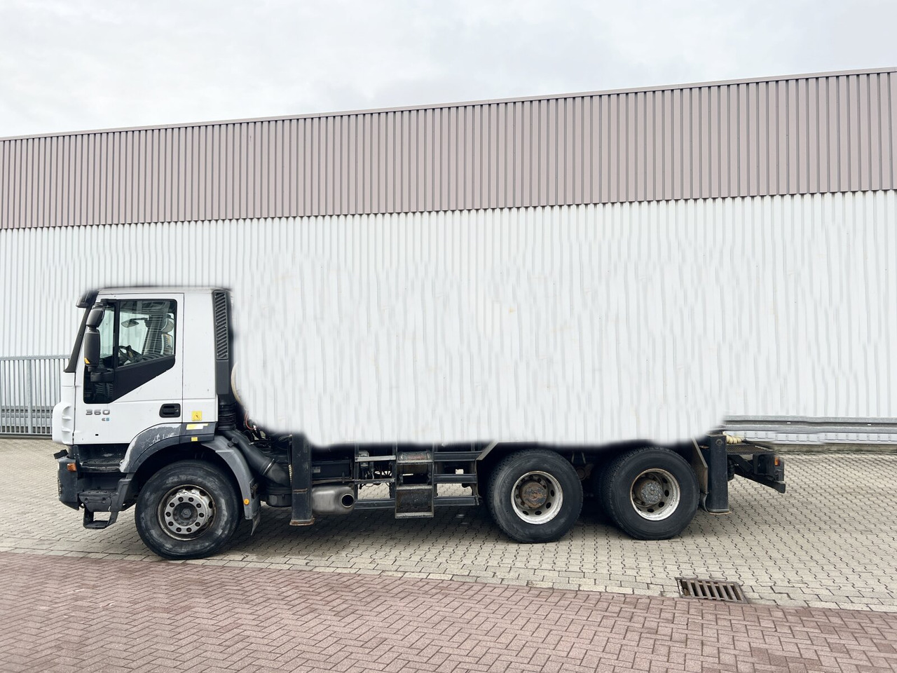 Trakker AD260T36 6x4 Trakker AD260T36 6x4 - Cab chassis truck: picture 1 Trakker AD260T36 6x4 Trakker AD260T36 6x4 - Cab chassis truck: picture 1