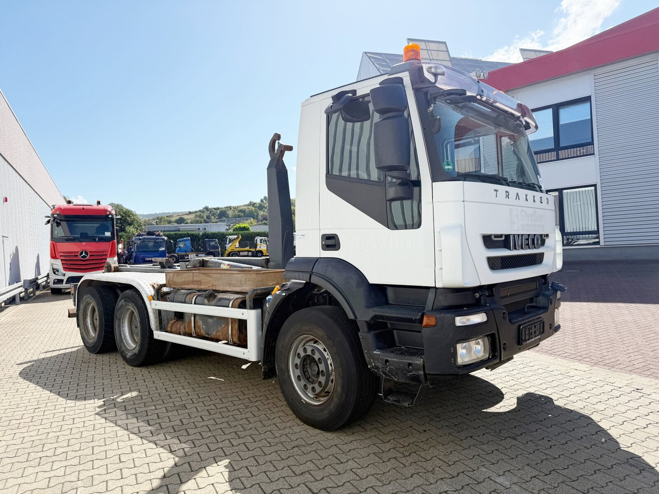 Hook lift truck Trakker AD260T41/P 6x4 Trakker AD260T41/P 6x4, EEV, VDL S-21-5200: picture 9