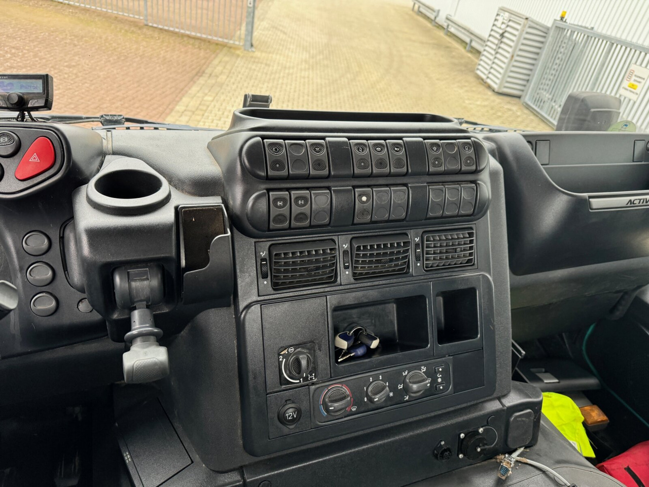 Tipper Trakker AD260T45W 6x6 Trakker AD260T45W 6x6, Bordmatik: picture 6