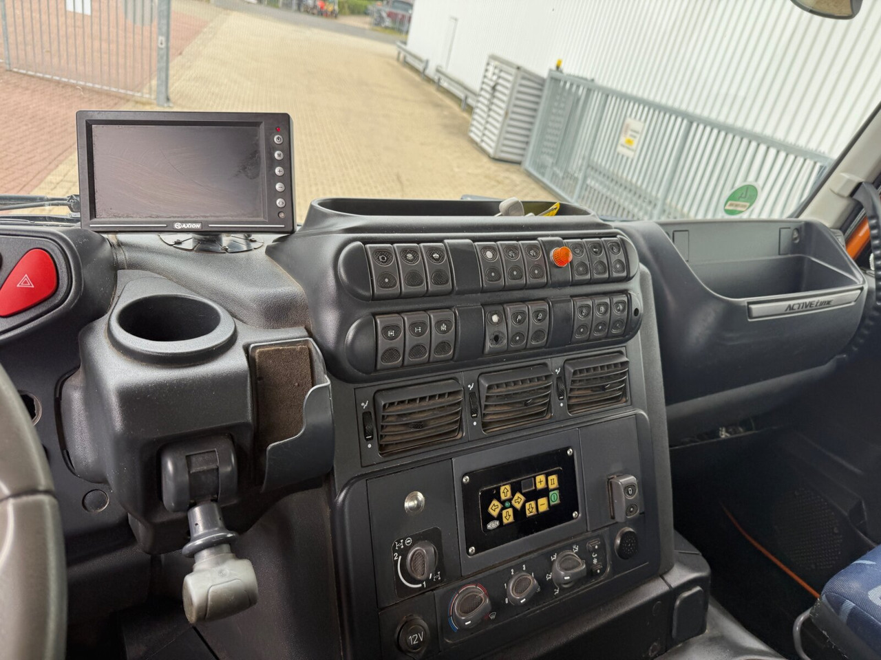 Trakker AT190T33W/P 4x4 Trakker AT190T33W/P 4x4, Winterdienstausstattung - Hook lift truck: picture 4 Trakker AT190T33W/P 4x4 Trakker AT190T33W/P 4x4, Winterdienstausstattung - Hook lift truck: picture 4