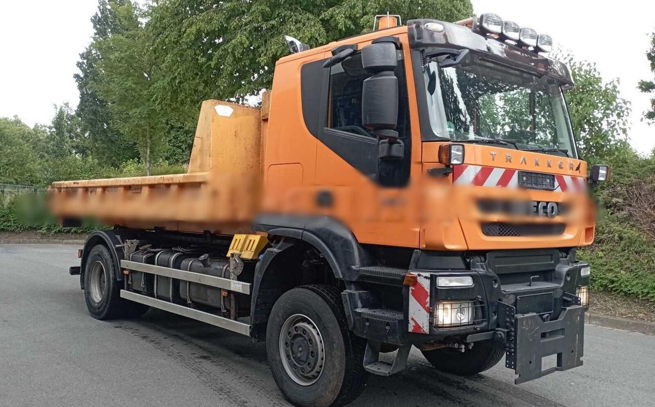 Trakker AT190T33W/P 4x4 Trakker AT190T33W/P 4x4, Winterdienstausstattung - Hook lift truck: picture 2 Trakker AT190T33W/P 4x4 Trakker AT190T33W/P 4x4, Winterdienstausstattung - Hook lift truck: picture 2