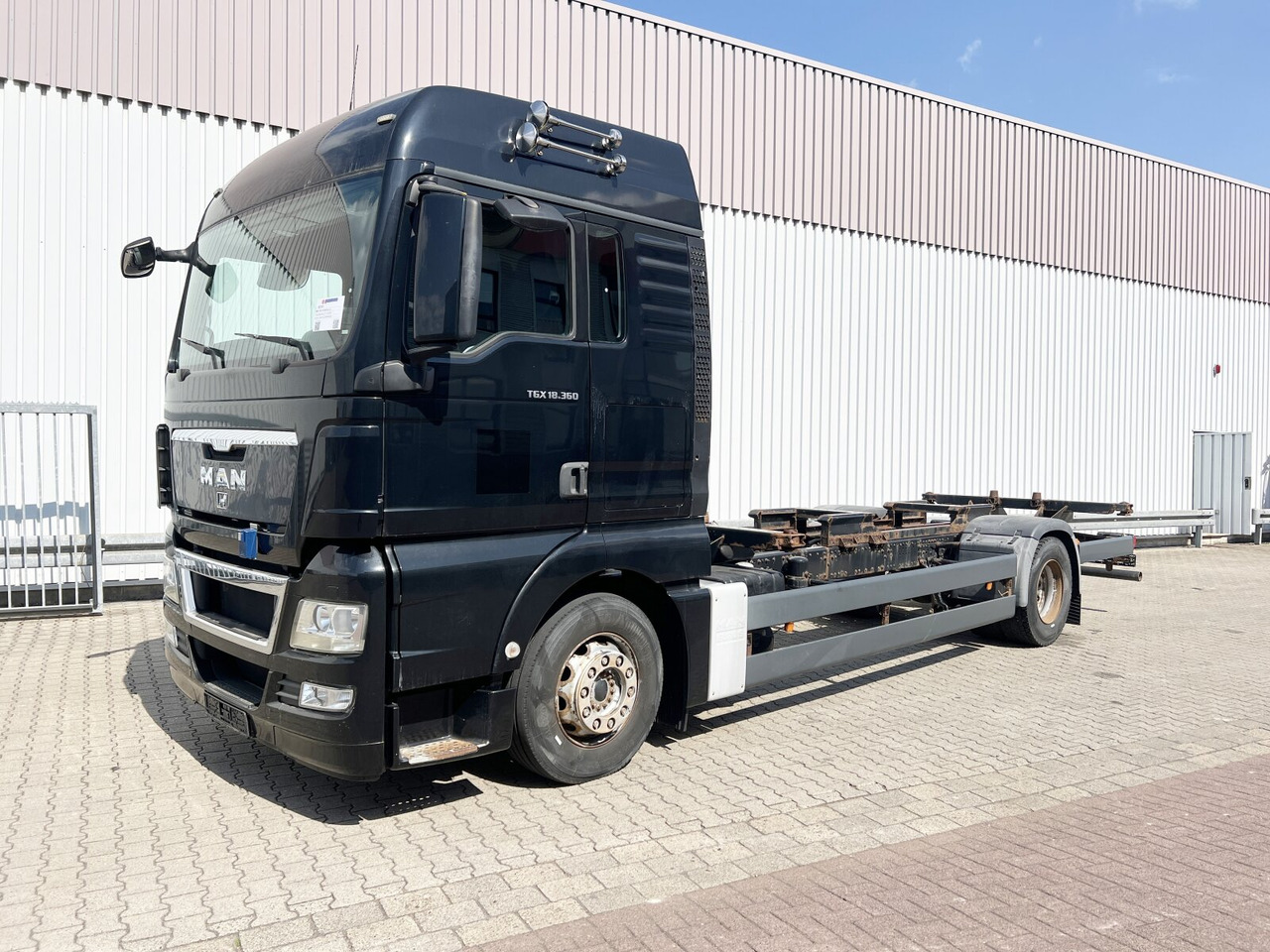 MAN TGA 18.360 4x2 LL TGA 18.360 4x2 LL, Fahrschulausstattung - Truck: picture 1 MAN TGA 18.360 4x2 LL TGA 18.360 4x2 LL, Fahrschulausstattung - Truck: picture 1