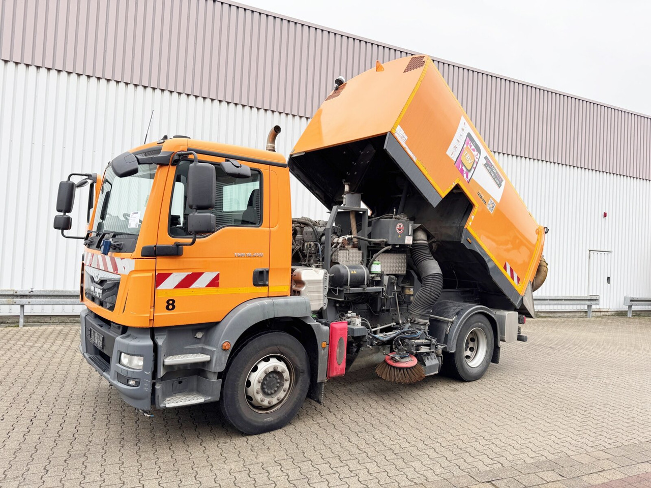Truck MAN TGM 18.250 4X2 BB TGM 18.250 4X2 BB, Kehrmaschine Brock SL200/2: picture 8
