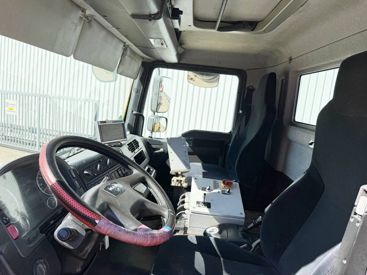 MAN TGM 18.290 4x2 LL TGM 18.290 4x2 LL, Hydr. Hubrahmen - Truck: picture 2 MAN TGM 18.290 4x2 LL TGM 18.290 4x2 LL, Hydr. Hubrahmen - Truck: picture 2