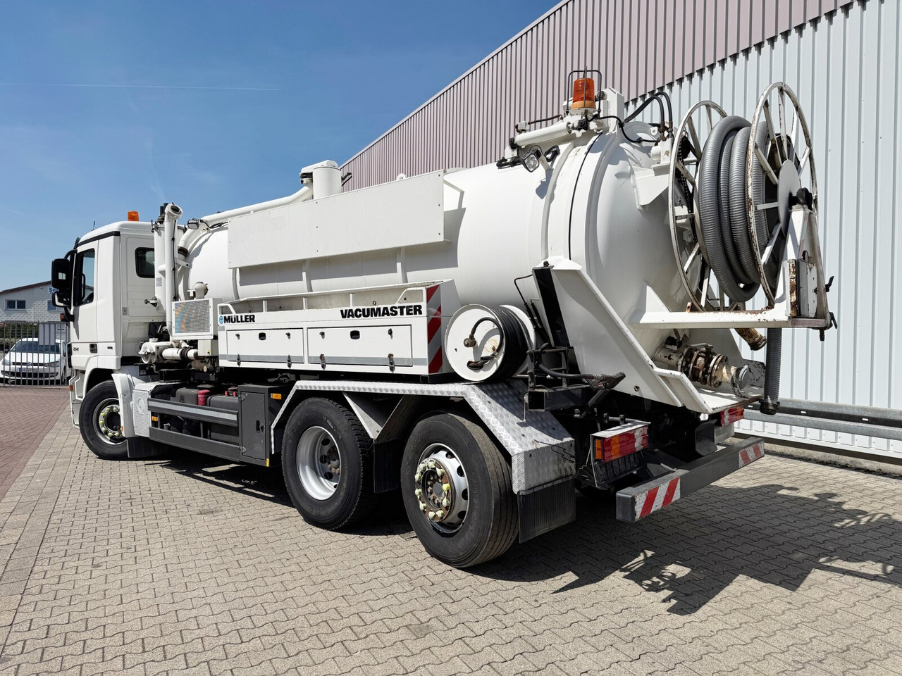Mercedes-Benz Actros 2541 L 6x2 Actros 2541 L 6x2, Müller Saug-/Spülwagen ca. 12m³, Widi-Platte, Lift-/Lenkachse - Truck: picture 5 Mercedes-Benz Actros 2541 L 6x2 Actros 2541 L 6x2, Müller Saug-/Spülwagen ca. 12m³, Widi-Platte, Lift-/Lenkachse - Truck: picture 5