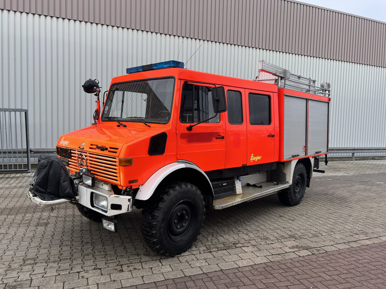 Unimog U 1300 L 4x4 Doka U 1300 L 4x4 Doka, LF8 - Ambulance: picture 1 Unimog U 1300 L 4x4 Doka U 1300 L 4x4 Doka, LF8 - Ambulance: picture 1