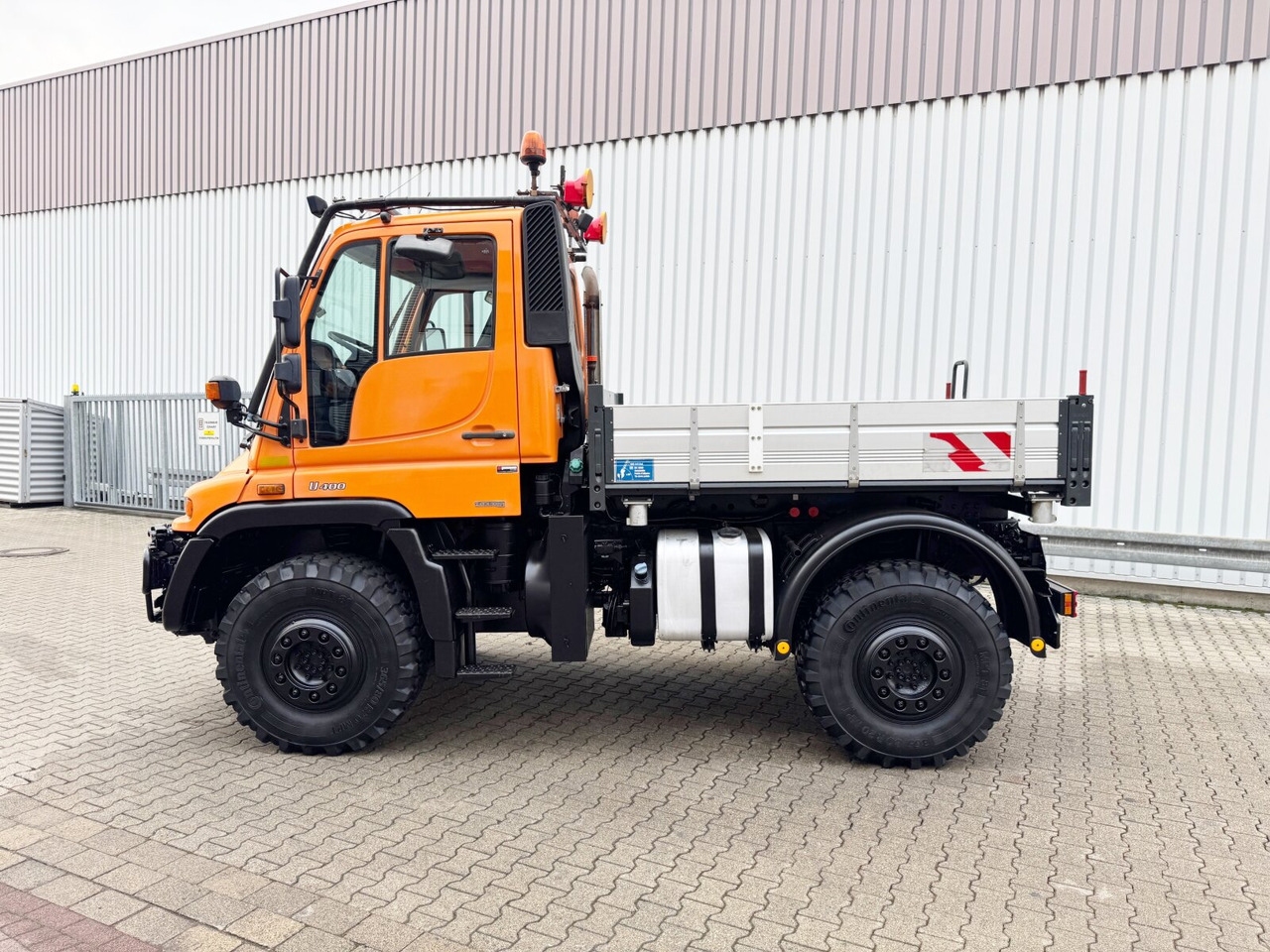 Unimog U 400 405/12 4x4 U 400 405/12 4x4, Kipper, Kommunalhydraulik, VarioPilot, Zapfwelle - Van: picture 2 Unimog U 400 405/12 4x4 U 400 405/12 4x4, Kipper, Kommunalhydraulik, VarioPilot, Zapfwelle - Van: picture 2