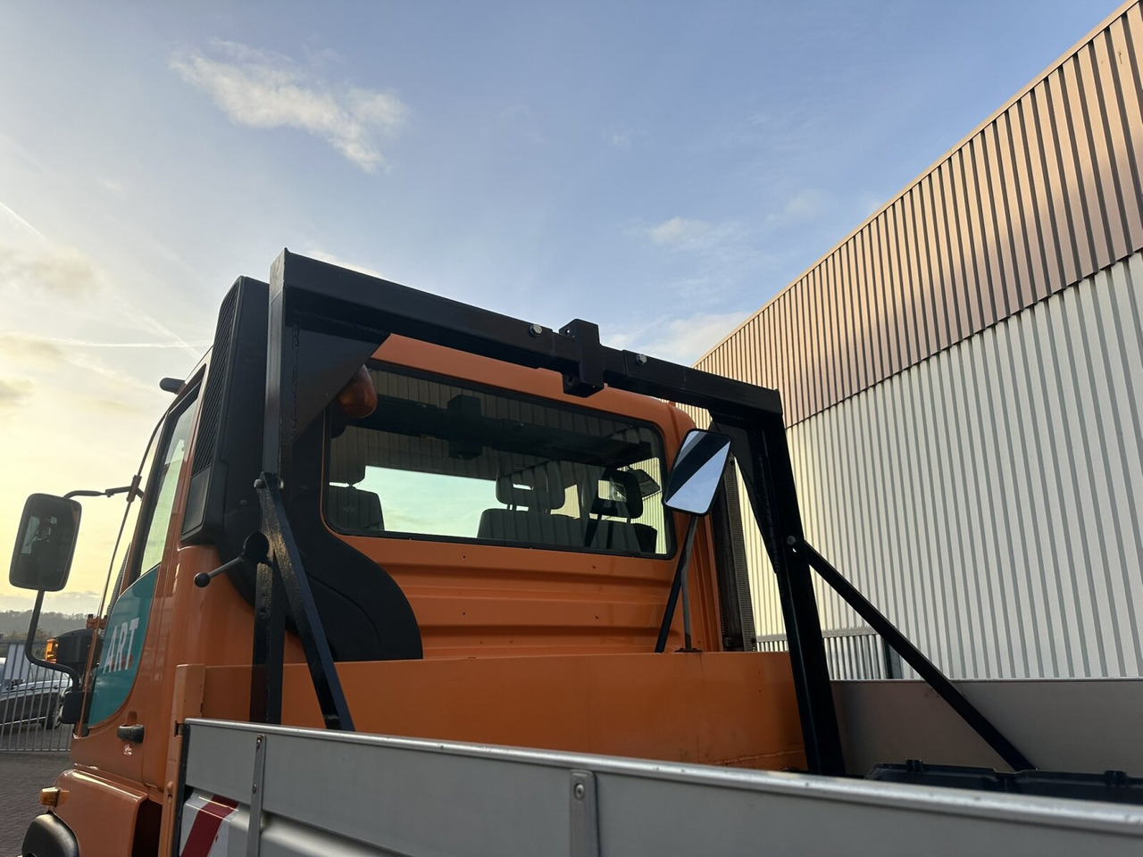 Unimog U300 405/10 4x4 U300 405/10 4x4, Kommunalhydraulik, Frontzapfwelle, Kipper - Van: picture 2 Unimog U300 405/10 4x4 U300 405/10 4x4, Kommunalhydraulik, Frontzapfwelle, Kipper - Van: picture 2