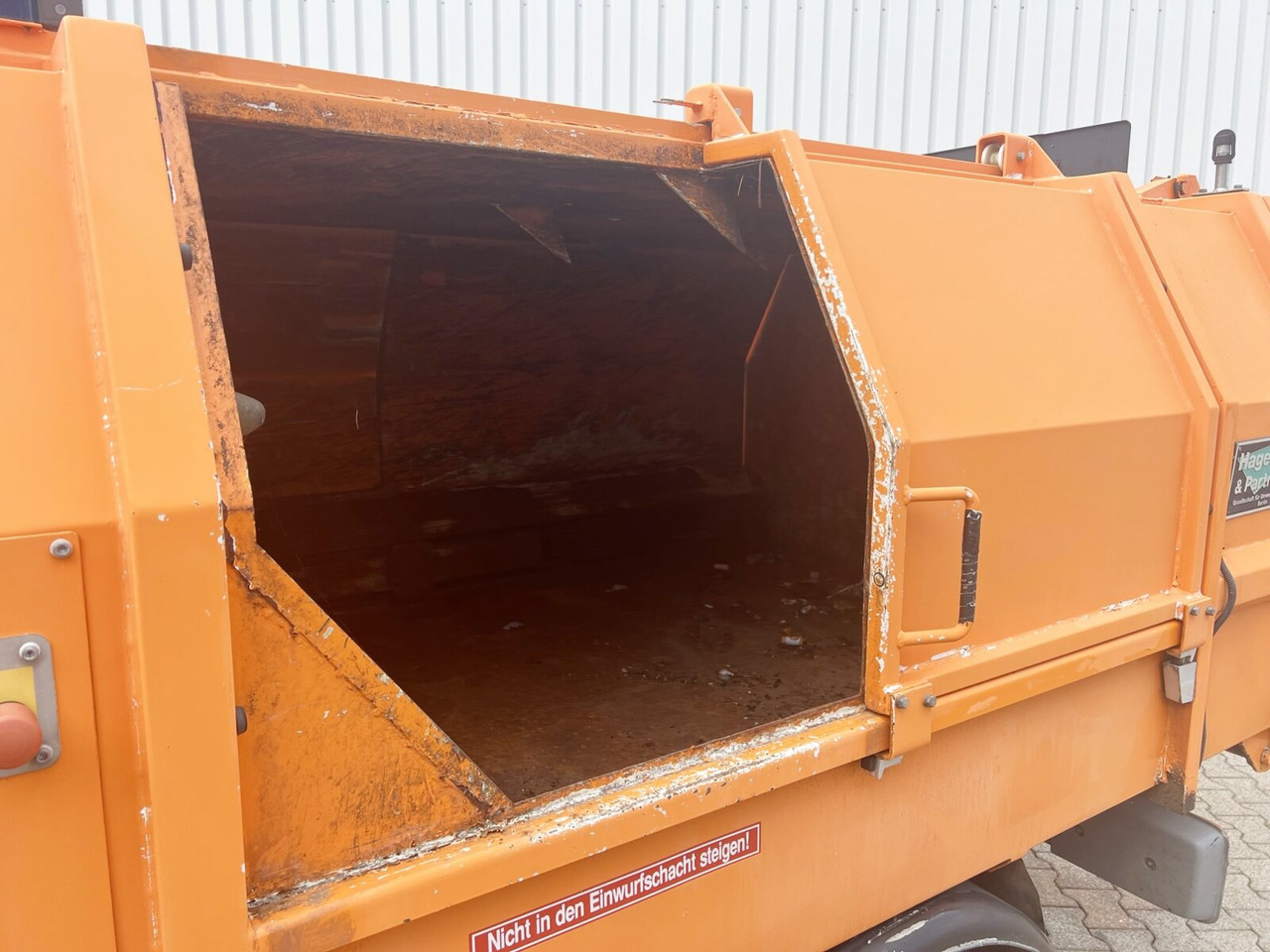 Volkswagen T5 1.9 TDI 4x2 Müllwagen T5 1.9 TDI 4x2, Hagemann Müllpreßaufbau ca. 3,4m³, Rechtslenker - Garbage truck: picture 2 Volkswagen T5 1.9 TDI 4x2 Müllwagen T5 1.9 TDI 4x2, Hagemann Müllpreßaufbau ca. 3,4m³, Rechtslenker - Garbage truck: picture 2